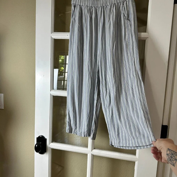 AMERICAN EAGLE Cropped Striped Flowy Wide Legs - XS - Picture 2 of 8